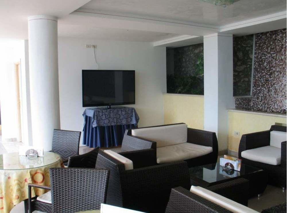 Dirce 4*