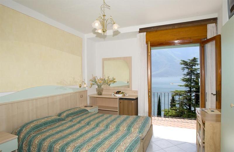 Dirce 4*