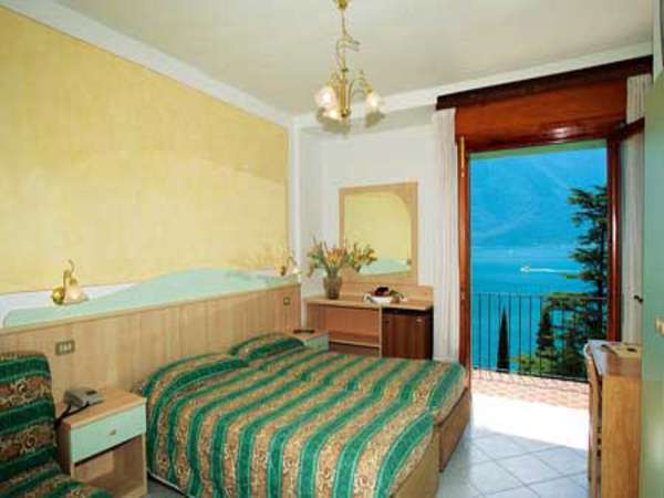 Dirce 4*